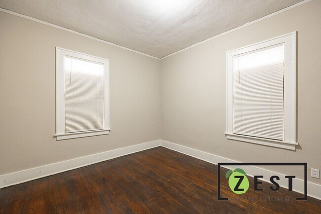 Building Photo - 3209-3211 Pasadena St