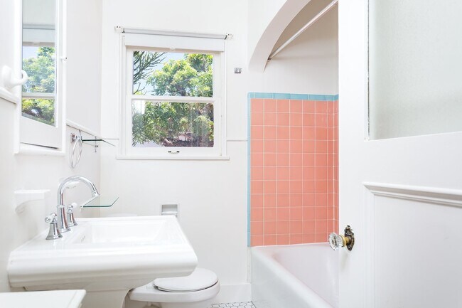 Building Photo - 4455 Swift Ave