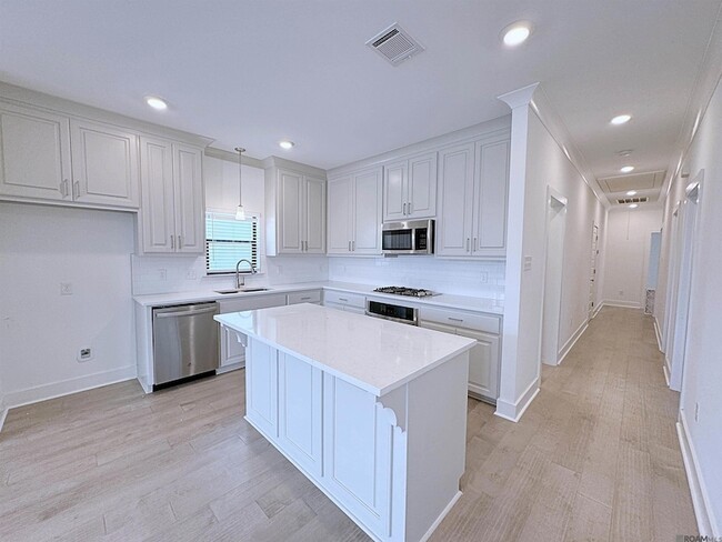 Building Photo - 10263 Alderman Dr