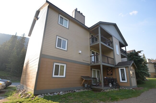 Building Photo - Best priced 3 Bedroom in Summit County!  3 Bedroom 2 bathrooom Condo, 10 minutes from Breck! Year...