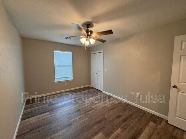 Building Photo - 4120 W 56th Pl