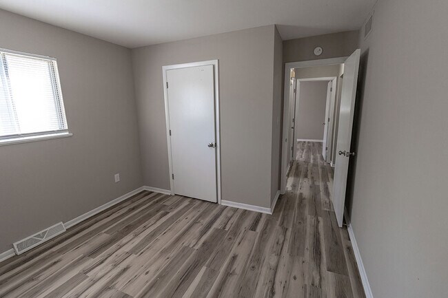 Building Photo - 3415 Balboa Ln