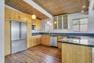 Building Photo - 2569 Loring St