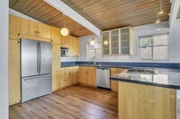 Building Photo - 2569 Loring St
