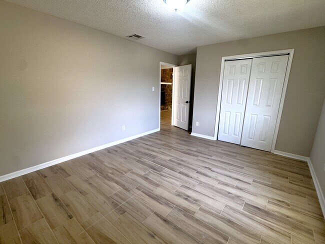 Building Photo - 3422 Jenny Ln