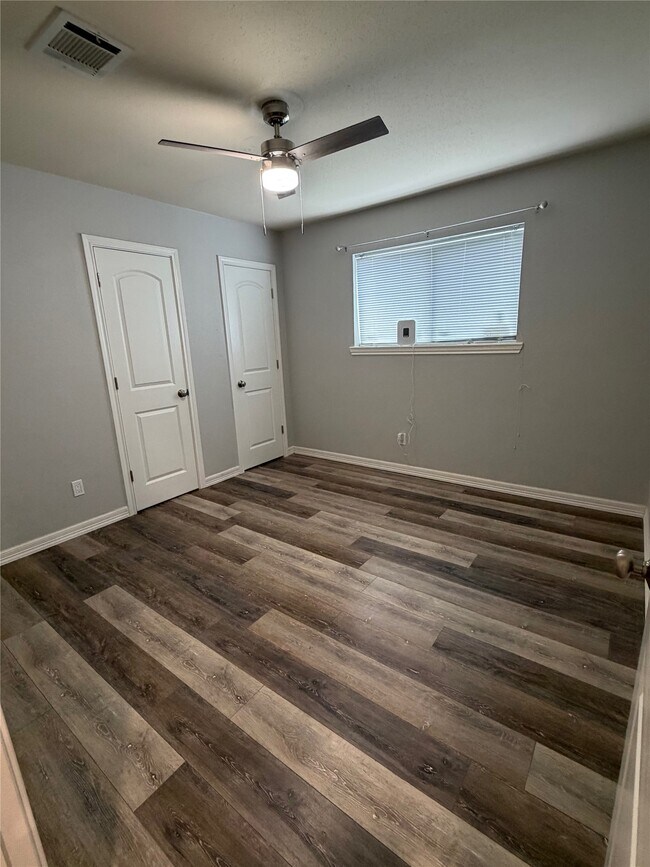 Building Photo - 2418 Tinechester Dr