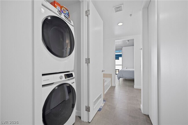 Building Photo - 353 E Bonneville Ave