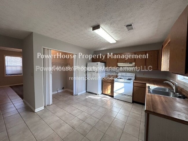 Building Photo - 502 Oakwood Ct