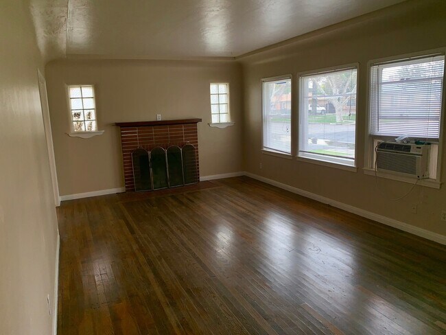 Building Photo - 1452 N 5th St