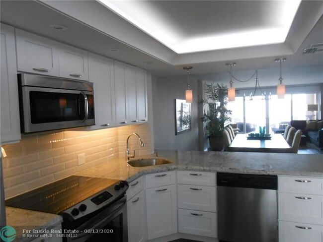 Building Photo - 1012 N Ocean Blvd