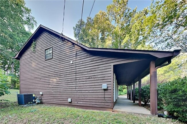 Building Photo - 4750 Jamerson Forest Cir