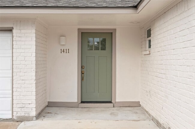 Building Photo - 1411 PI Cir