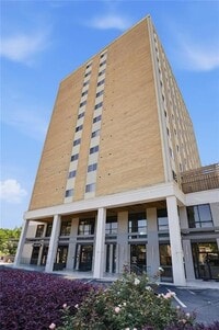 Building Photo - 2285 Peachtree Rd NE