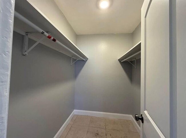 Building Photo - 8736 SE Algozzini Pl