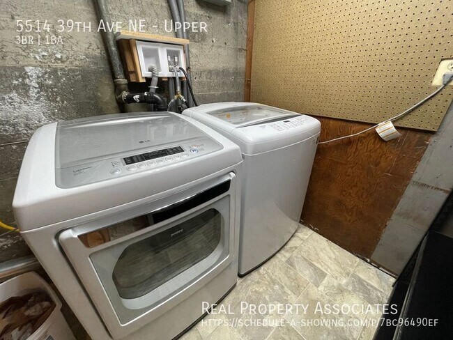 Building Photo - 5514 39th Ave NE