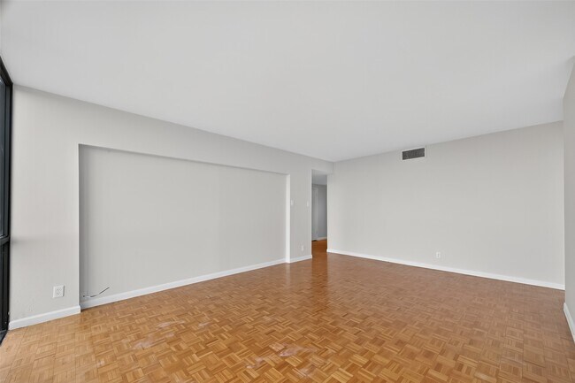 Building Photo - 5001 Woodway Dr