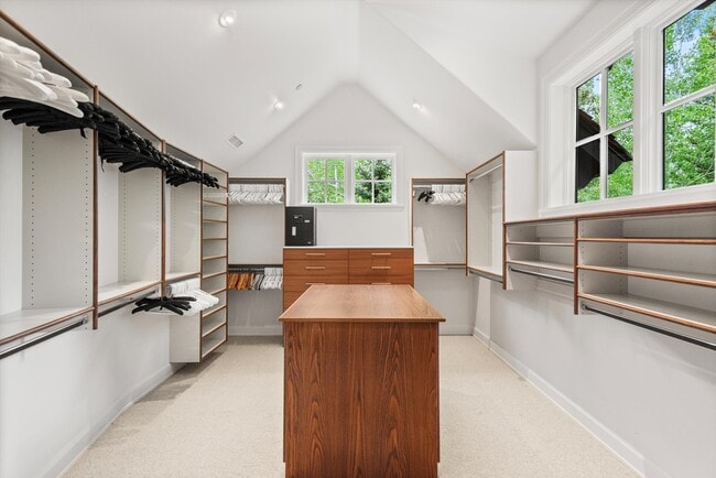 Building Photo - 289 Exhibition Ln