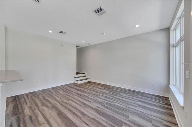 Building Photo - 833 Calla Terrace N