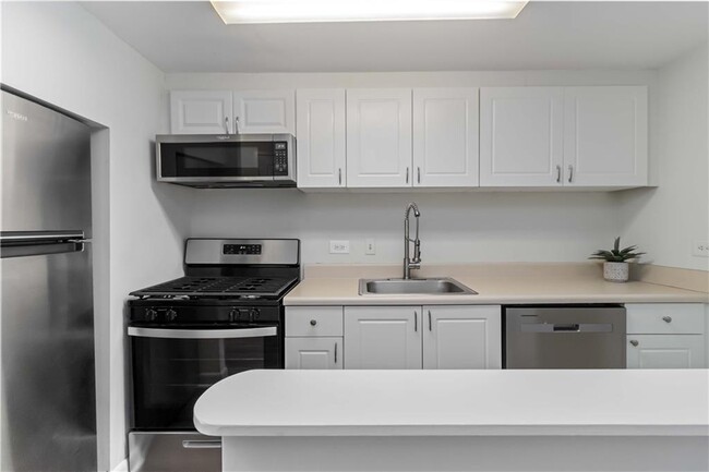 Building Photo - 1501 Clairmont Rd