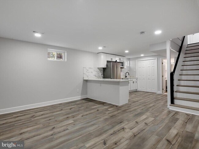 Building Photo - 4502 Elmwood Rd