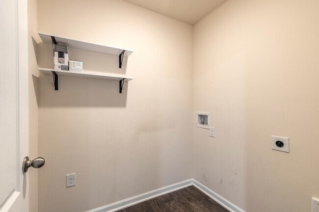 Building Photo - 109 Persimmon Dr