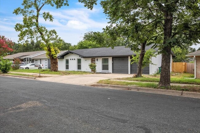 Building Photo - 1411 Manford Hill Dr