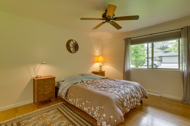 Building Photo - Mercer Island Rambler Available 2/1!