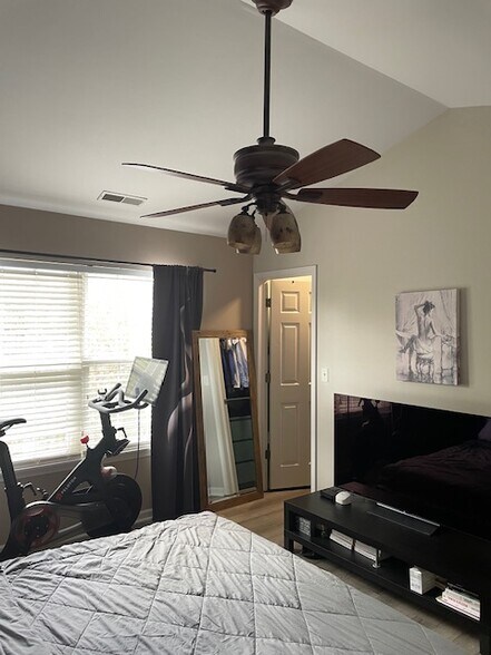 Main Bedroom W/Walk-In Closet - 2908 White Thorn Cir