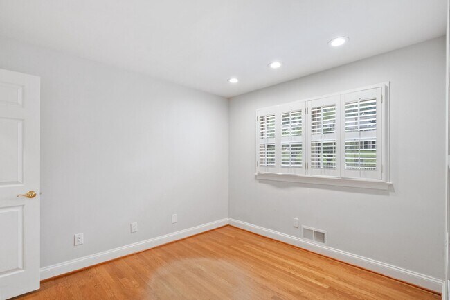 Building Photo - 7732 Canal Ct