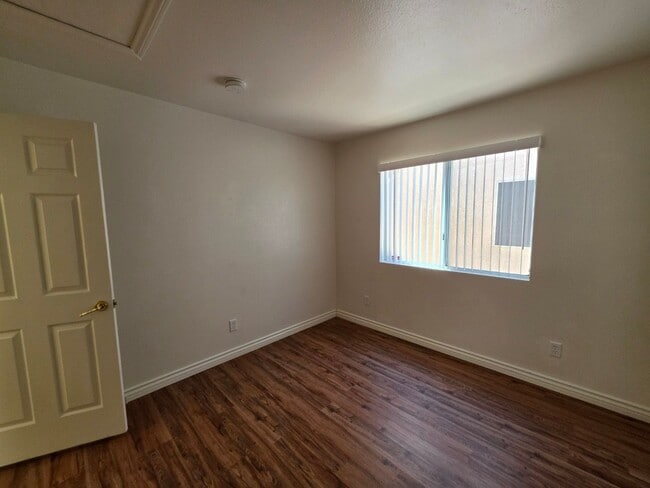 Building Photo - Beautiful Single Story Home