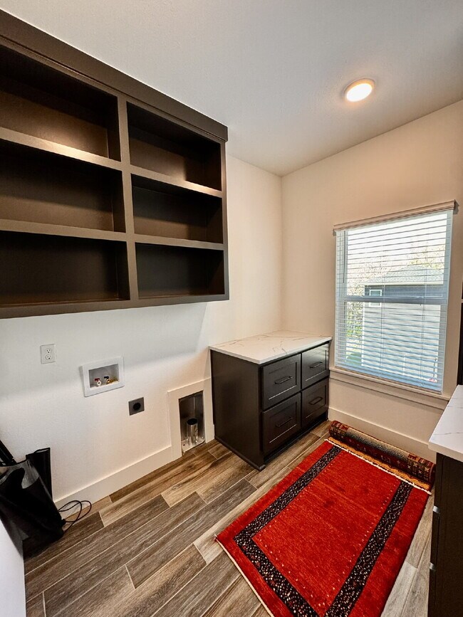 Building Photo - 8881 Williams Rd