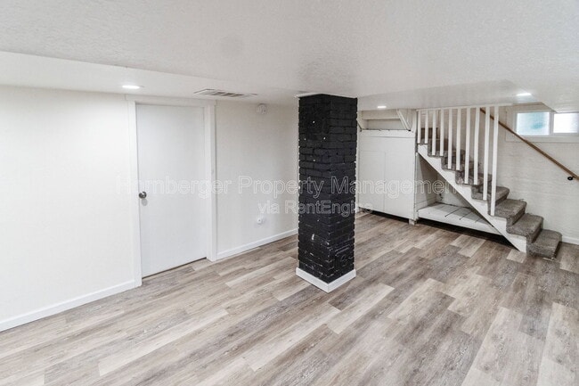 Building Photo - 908 E Longfellow Ave
