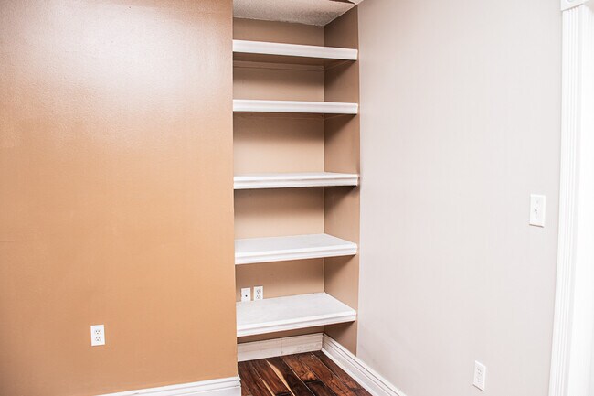 Building Photo - 17 8th St