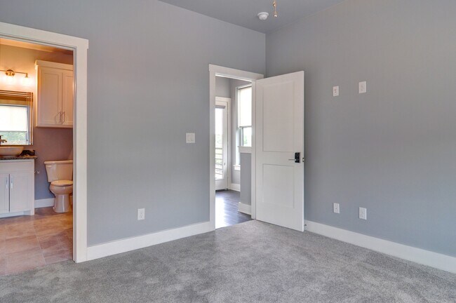 Building Photo - 2512 Forest Park Blvd
