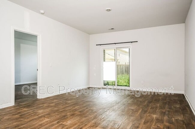 Building Photo - 928 Woodside Creek Ln
