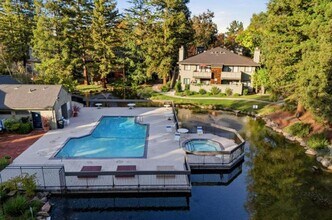 Building Photo - APARTMENT