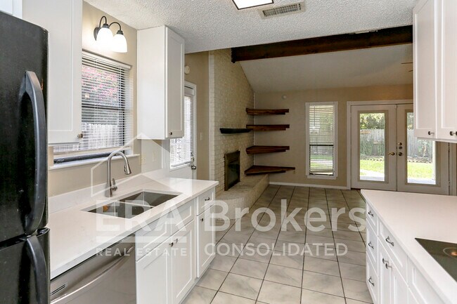 Building Photo - 1712 Sherman Dr