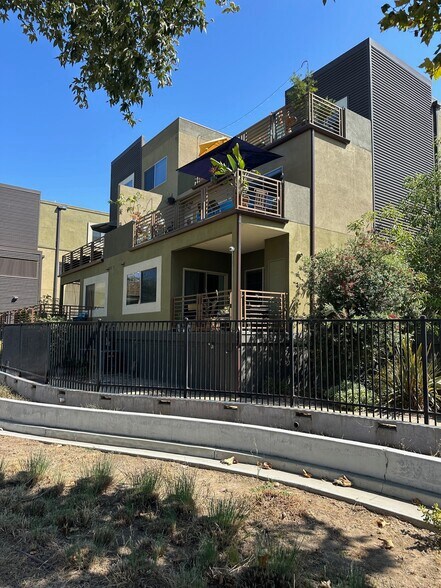 Back of building - 2978 Ripple Pl