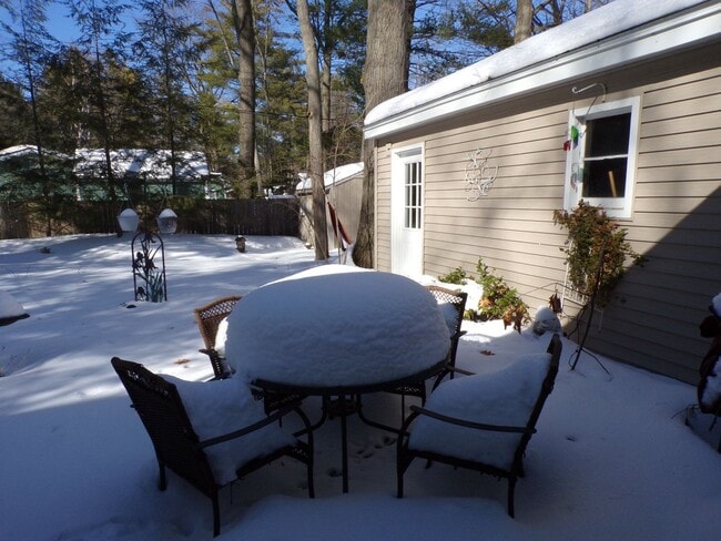 Building Photo - Light-Filled Home in Ideal Traverse City Neighborhood