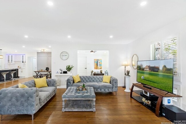 Building Photo - 423 College Blvd