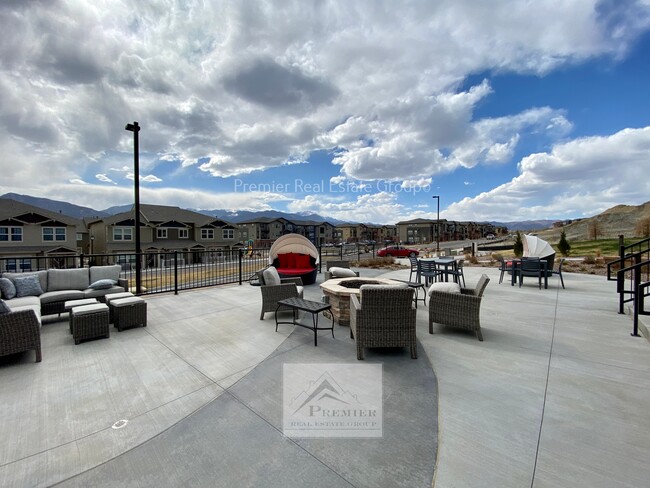 Building Photo - 2122 Birmingham Loop