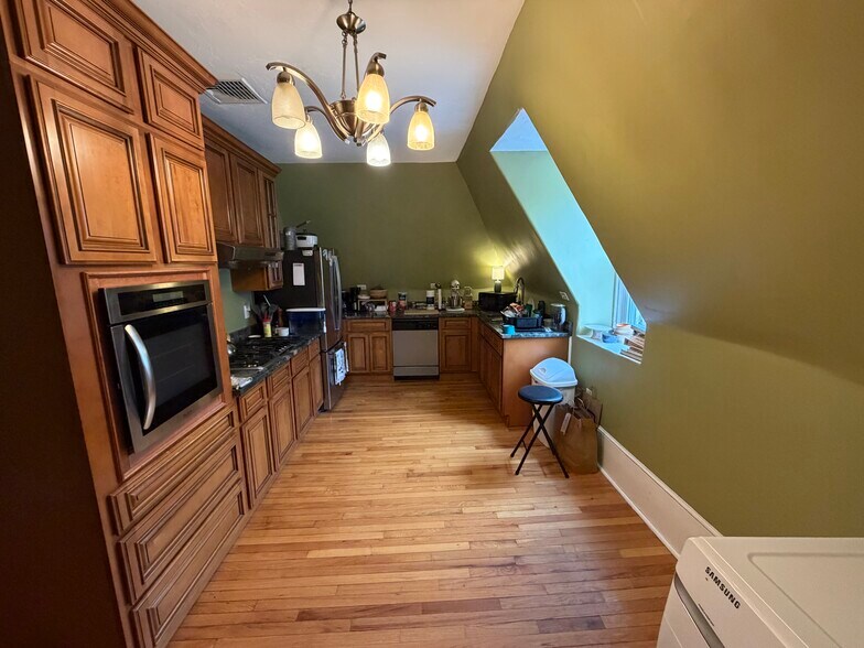 Building Photo - 123 Vinton St