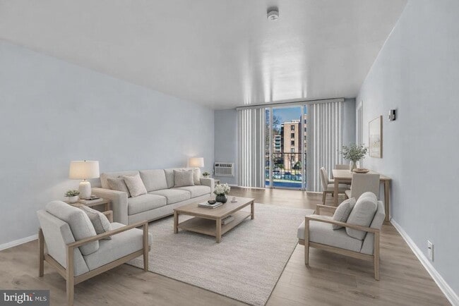 Building Photo - 3245 Rio Dr