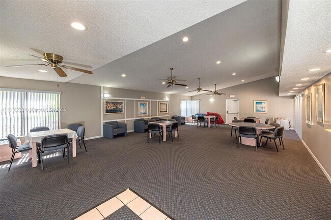 Building Photo - 2676 Carambola Cir N