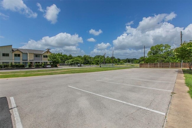 Building Photo - 7805 Cooper Ln