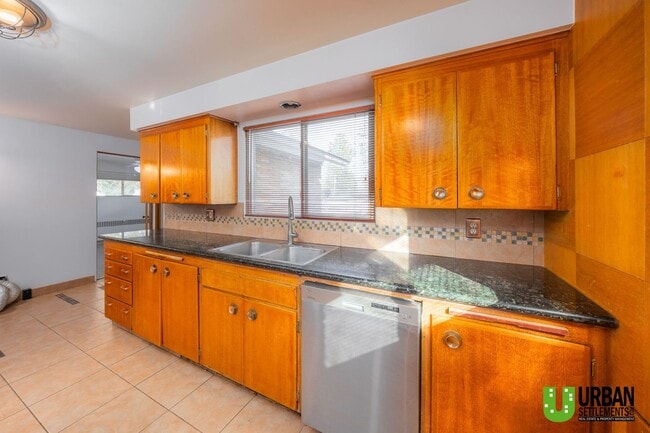 Building Photo - Classic South Hill Charmer for Rent – 3423 S Grant Blvd, Spokane, WA 99203