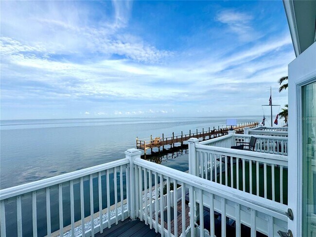 Building Photo - 4974 Coquina Key Dr SE