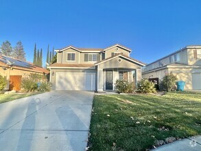 Building Photo - Beautiful 4 bedroom 3 bathroom home