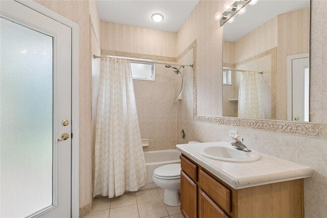 Building Photo - 2204 Elizabeth Way