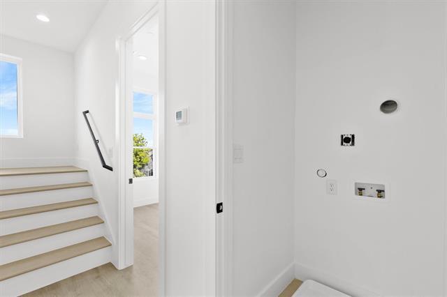 Building Photo - 727 W 10th St